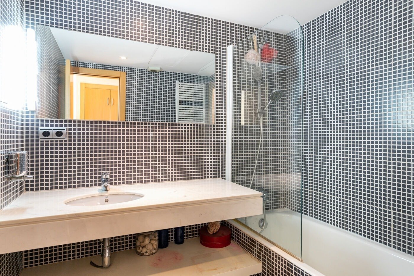 Apartamento en Barcelona, España 5 dormitorios,  No. 140996
