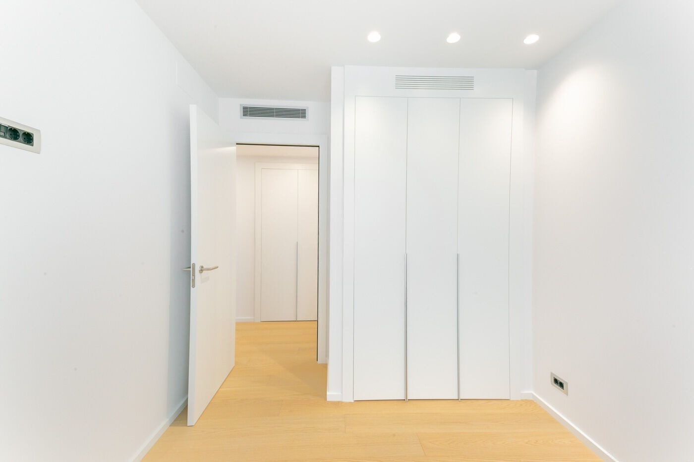 Wohnung in Barcelona, Spanien 4 Schlafzimmer,  Nr. 141002