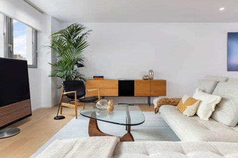 Apartment in Barcelona, Spain 4 bedrooms,  No. 141002