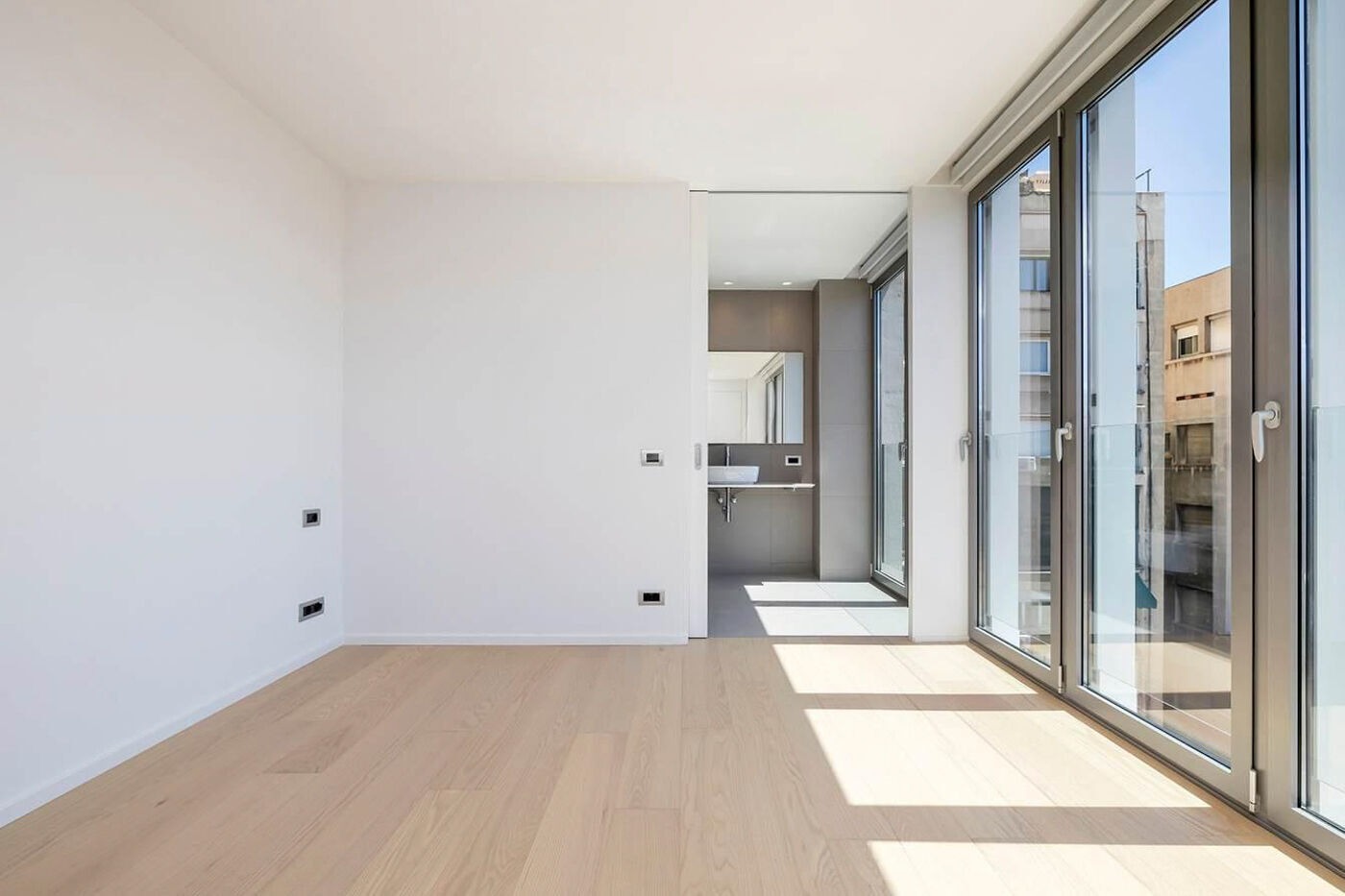 Wohnung in Barcelona, Spanien 4 Schlafzimmer,  Nr. 141002