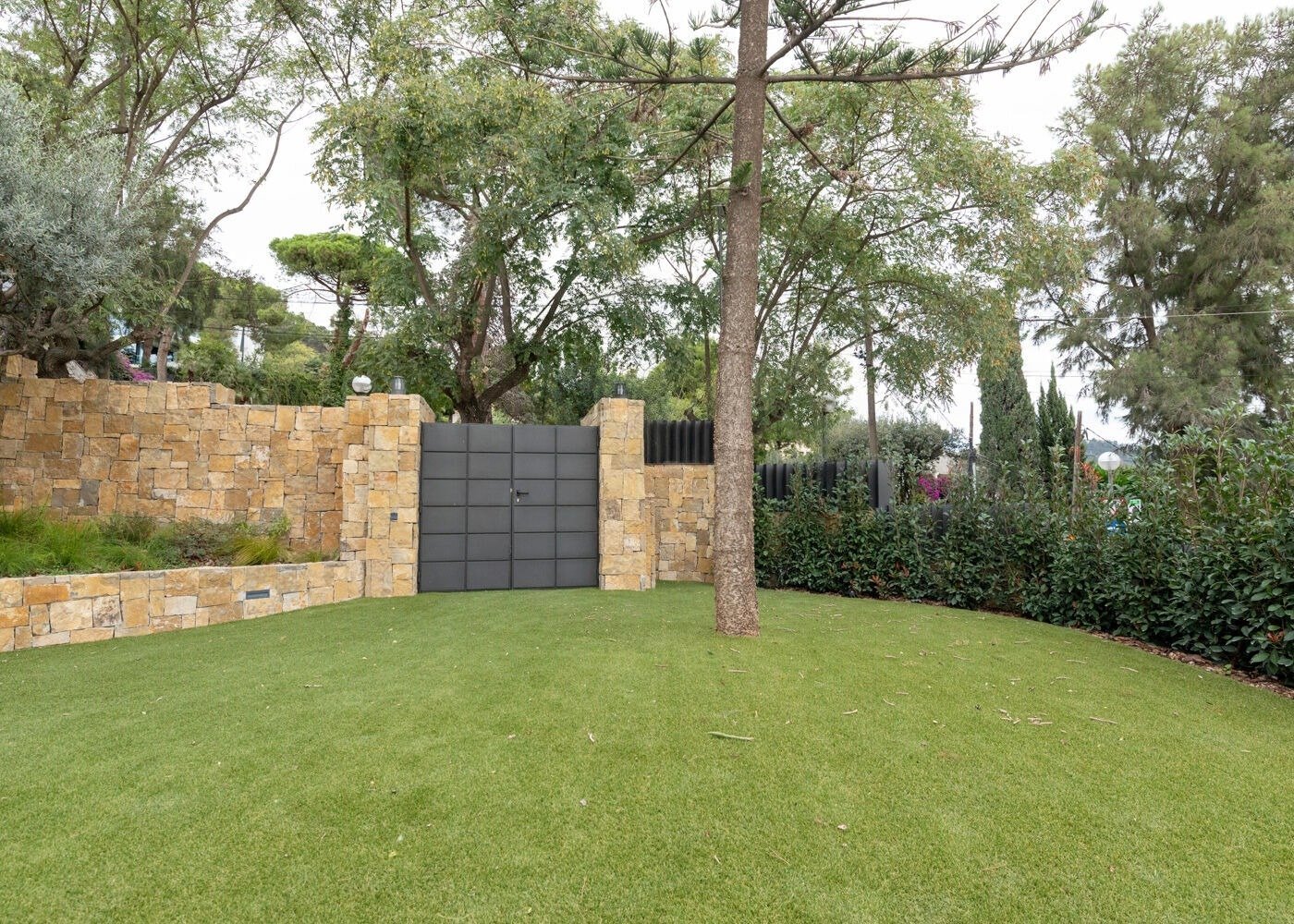 House in Barcelona, Spain 5 bedrooms,  No. 141056