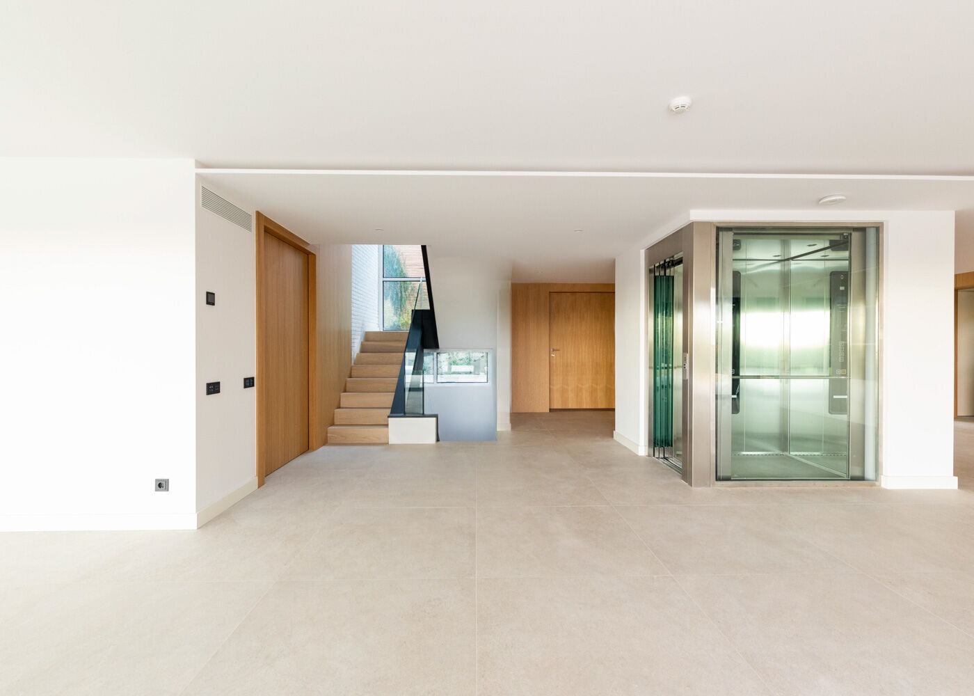House in Barcelona, Spain 5 bedrooms,  No. 141056