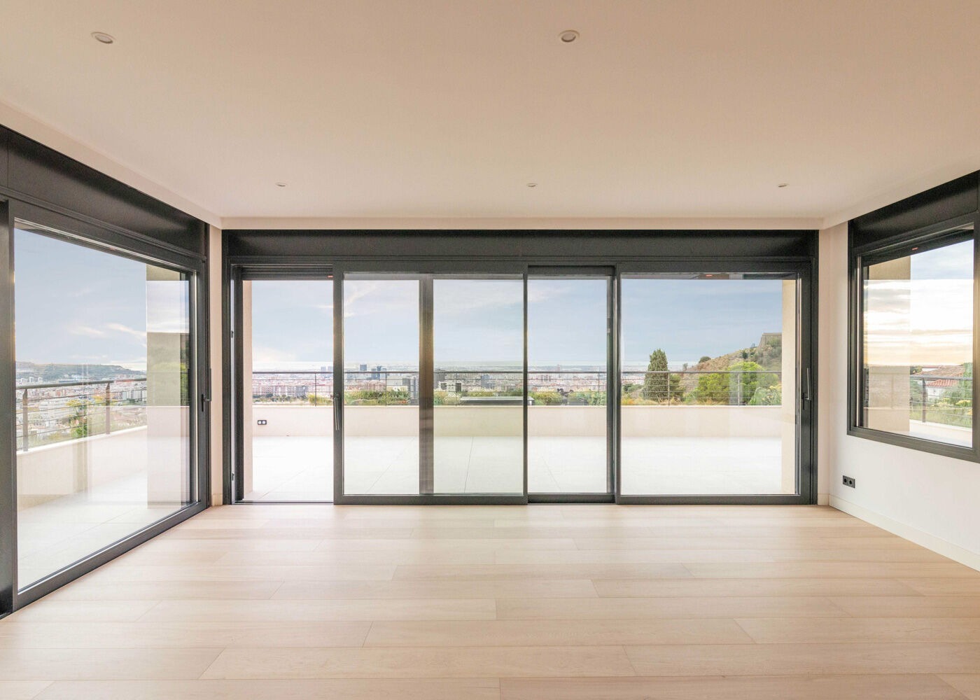 House in Barcelona, Spain 5 bedrooms,  No. 141056