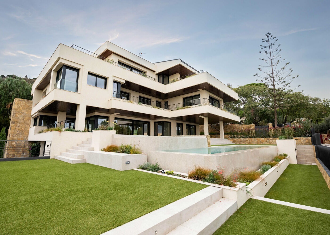 House in Barcelona, Spain 5 bedrooms,  No. 141056