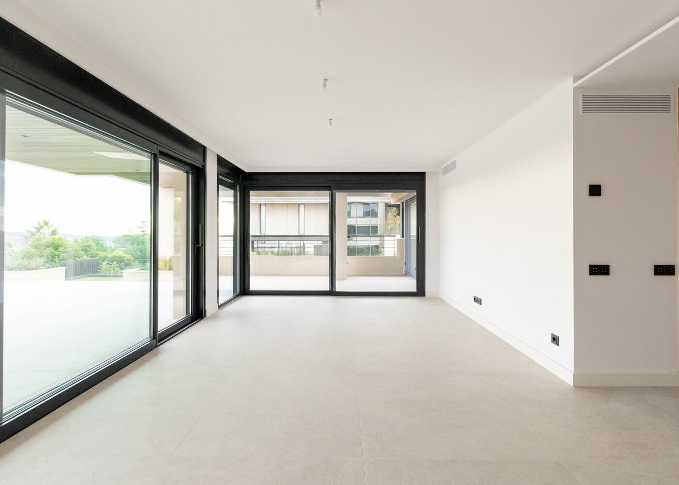 House in Barcelona, Spain 5 bedrooms,  No. 141056