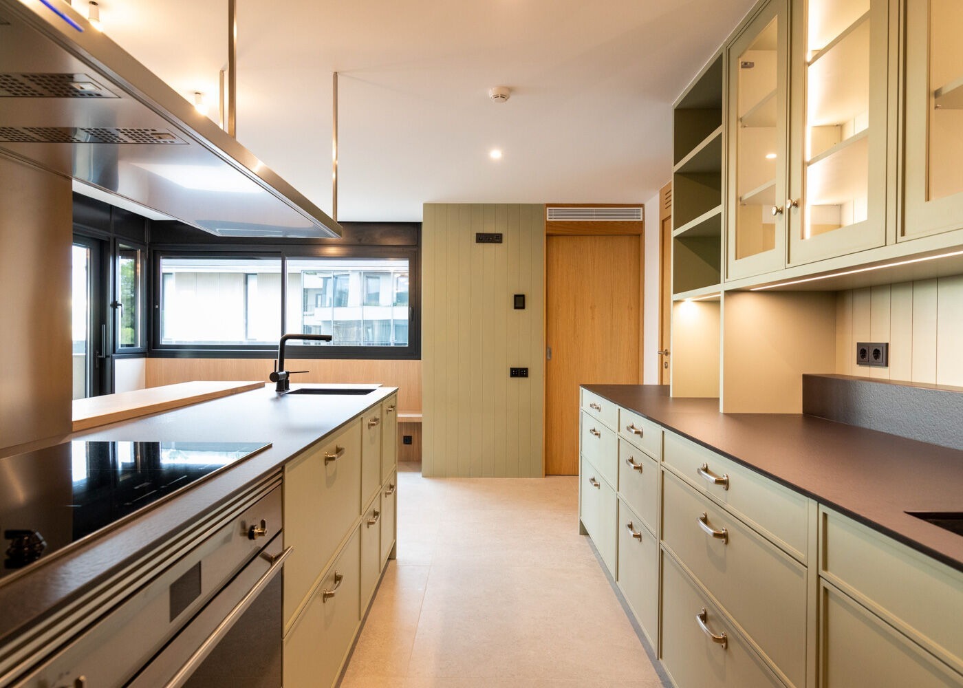 House in Barcelona, Spain 5 bedrooms,  No. 141056