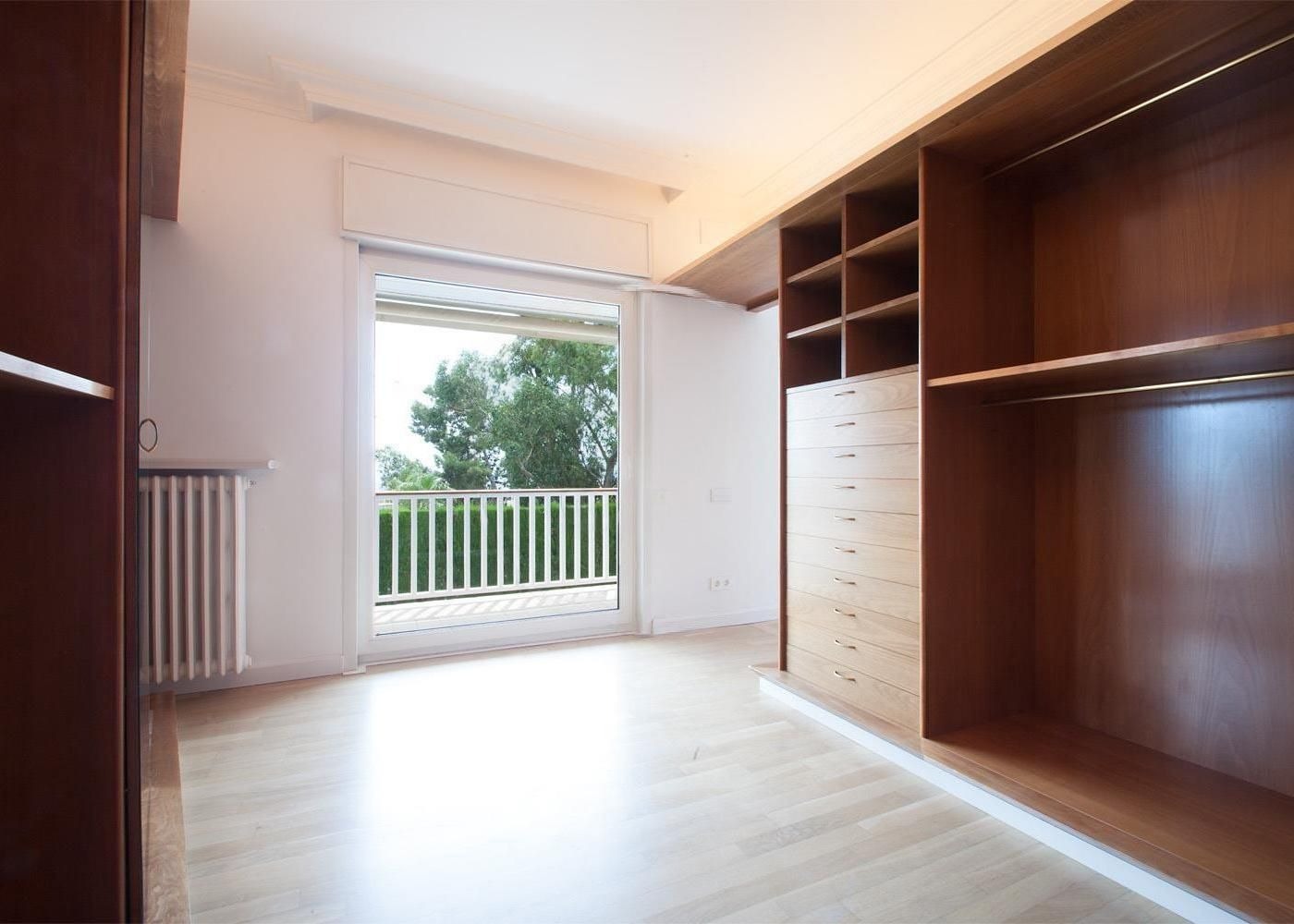 Māja Barcelona, Spānijā 7 istabas,  Nr. 141055