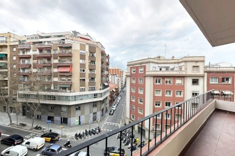 Apartment in Barcelona, Spain 3 bedrooms, 82 sq.m. No. 141059