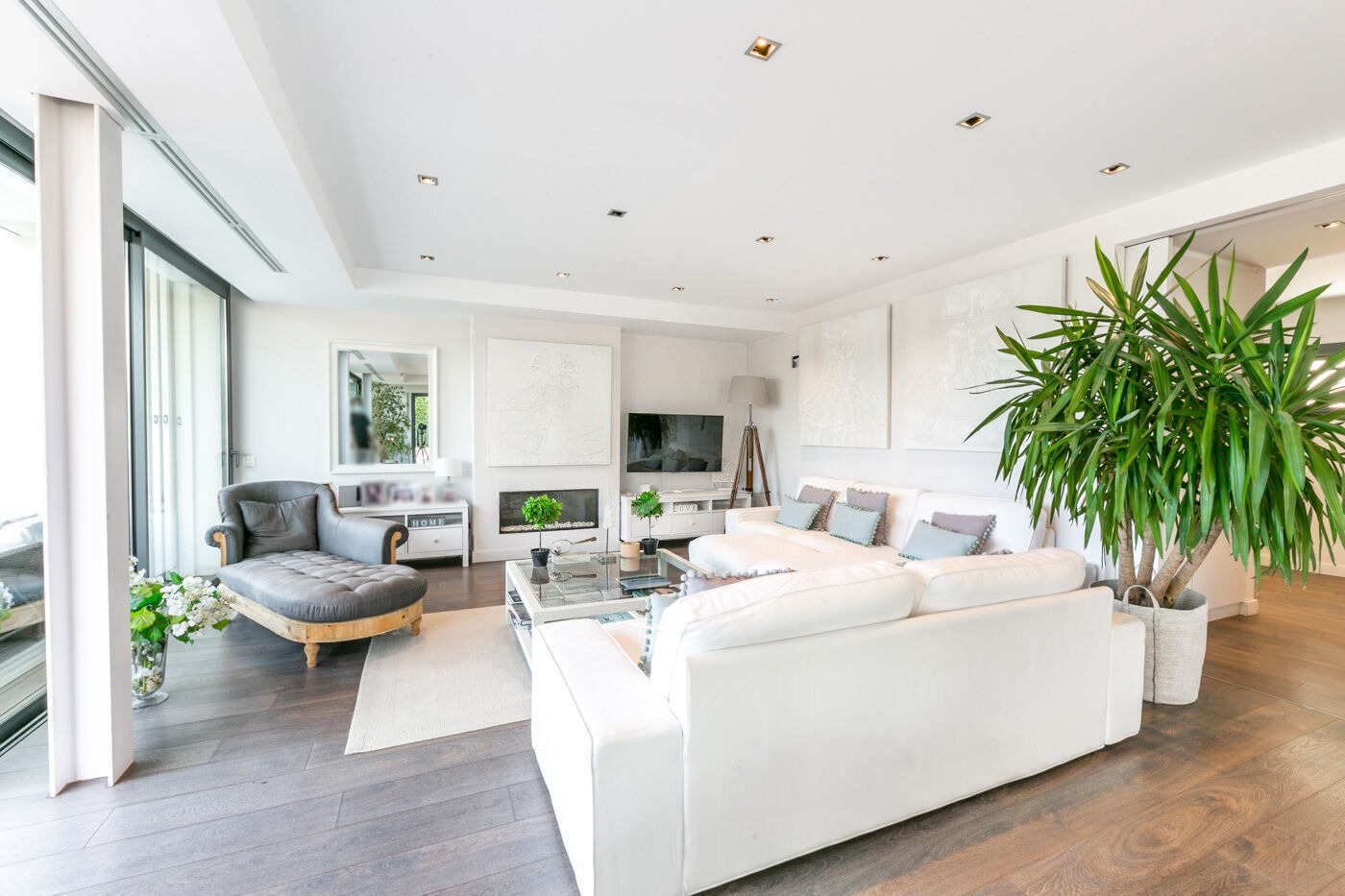 House in Barcelona, Spain 10 bedrooms,  No. 141053