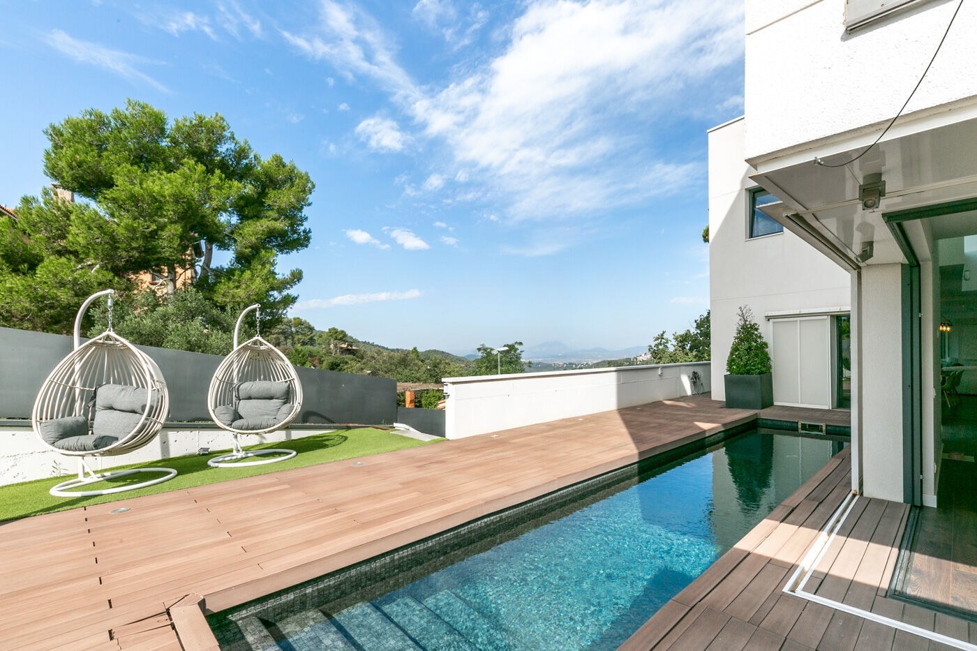 House in Barcelona, Spain 10 bedrooms,  No. 141053