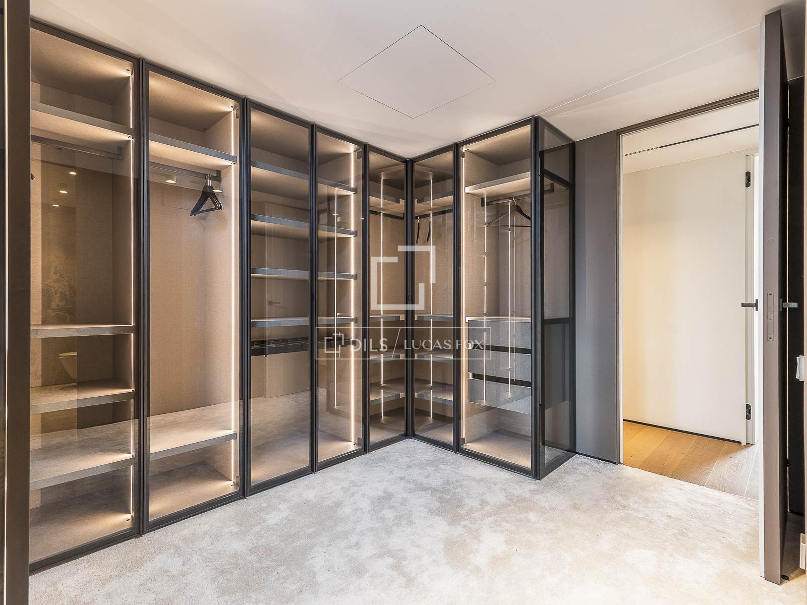 Apartment in Barcelona, Spain 6 bedrooms, 260 sq.m. No. 150837