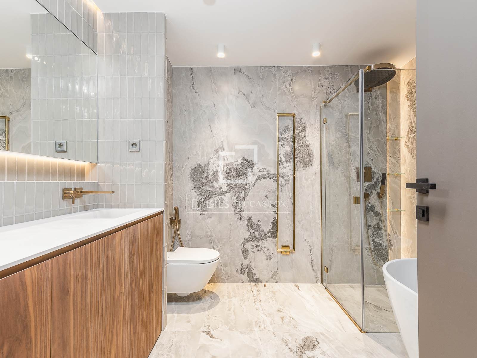 Apartment in Barcelona, Spain 6 bedrooms, 260 sq.m. No. 150837