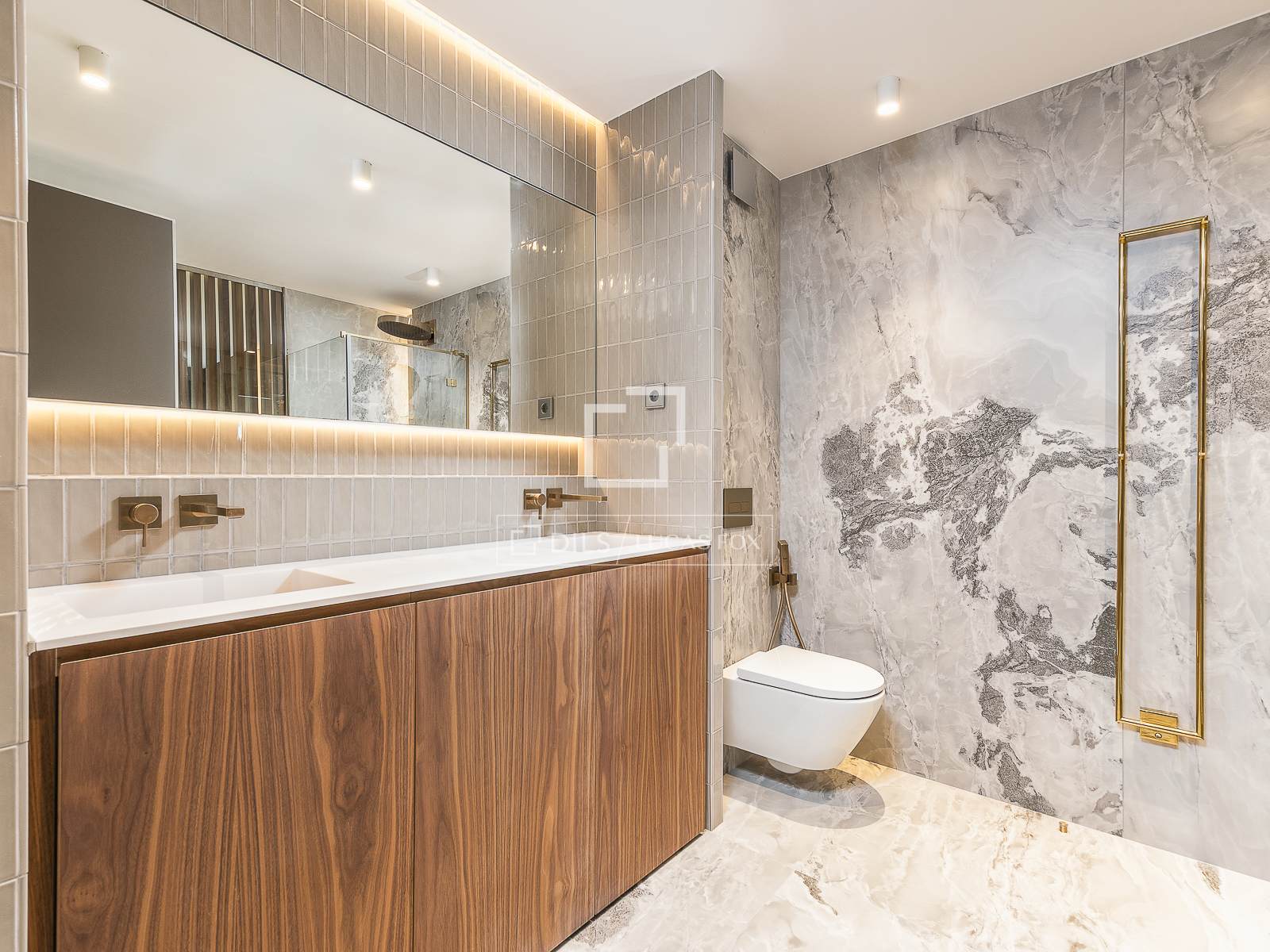 Apartment in Barcelona, Spain 6 bedrooms, 260 sq.m. No. 150837