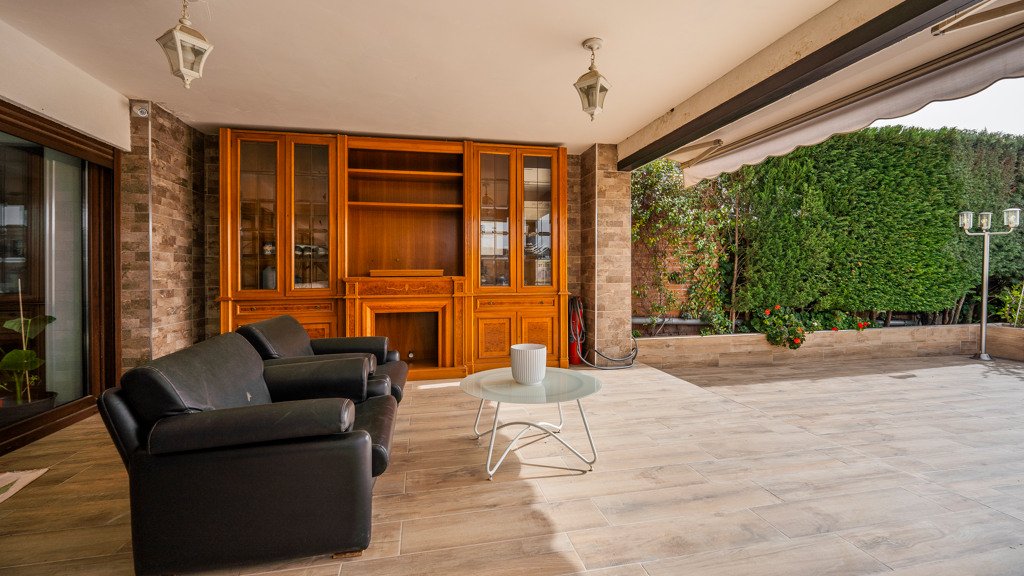 Villetta a schiera a Coslada, Madrid, Spagna 6 camere da letto, 319 mq. N° 96814