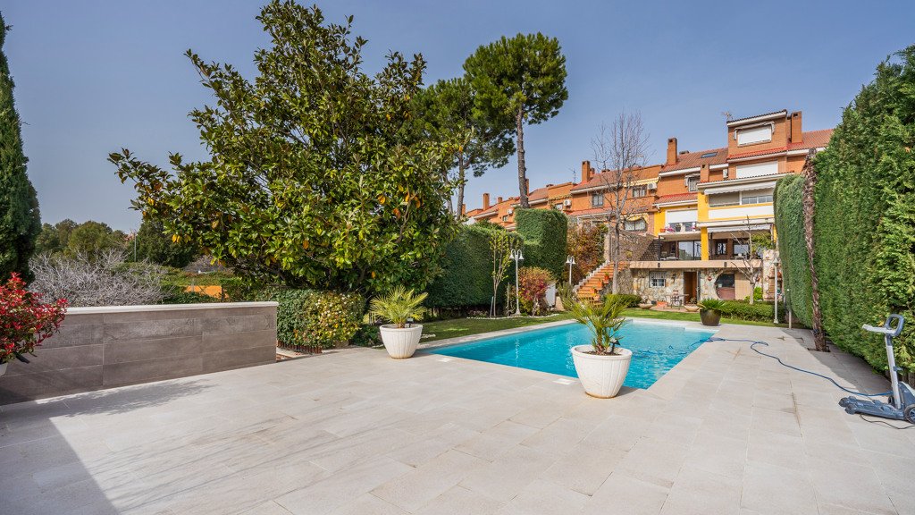 Villetta a schiera a Coslada, Madrid, Spagna 6 camere da letto, 319 mq. N° 96814