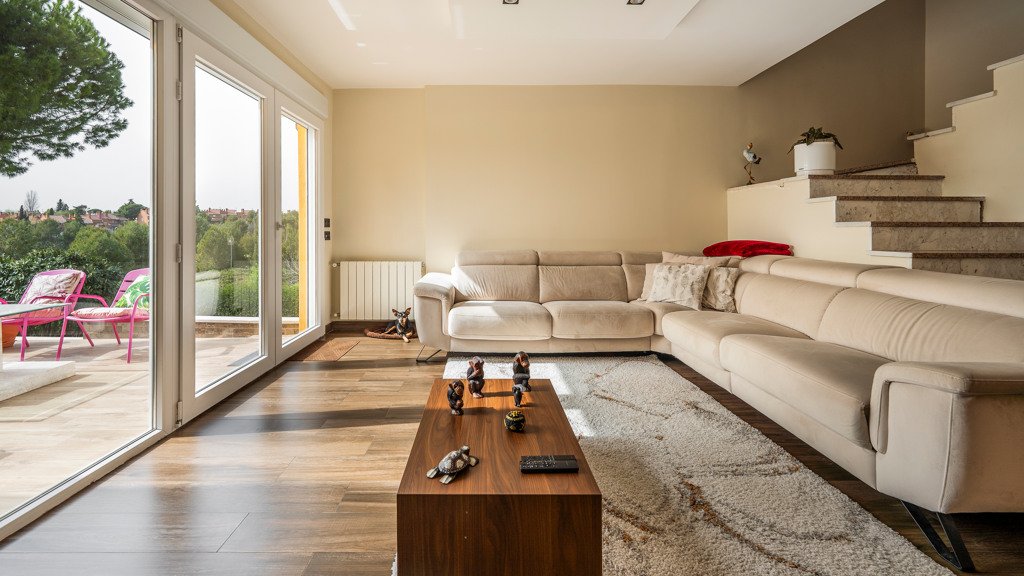 Villetta a schiera a Coslada, Madrid, Spagna 6 camere da letto, 319 mq. N° 96814