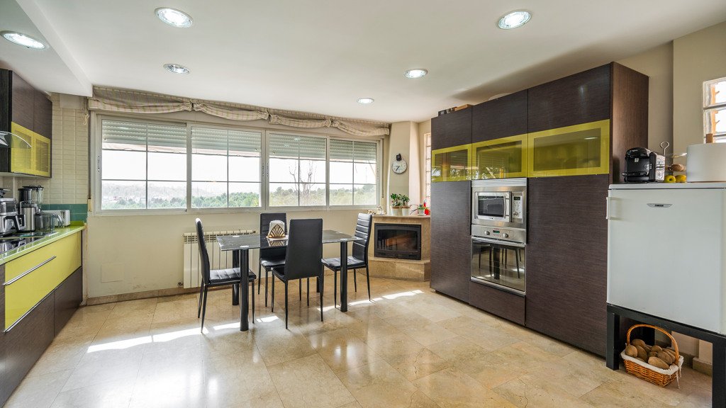 Villetta a schiera a Coslada, Madrid, Spagna 6 camere da letto, 319 mq. N° 96814