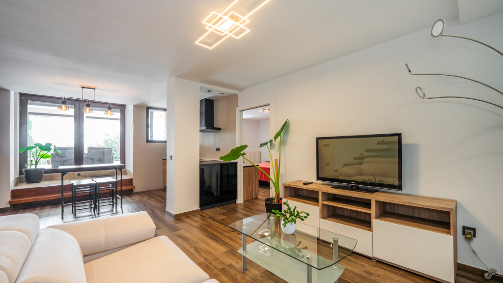 Villetta a schiera a Coslada, Madrid, Spagna 6 camere da letto, 319 mq. N° 96814