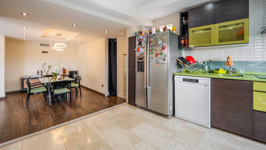 Villetta a schiera a Coslada, Madrid, Spagna 6 camere da letto, 319 mq. N° 96814
