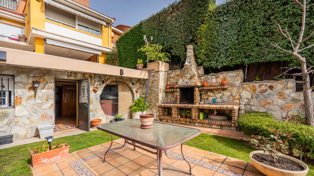 Villetta a schiera a Coslada, Madrid, Spagna 6 camere da letto, 319 mq. N° 96814