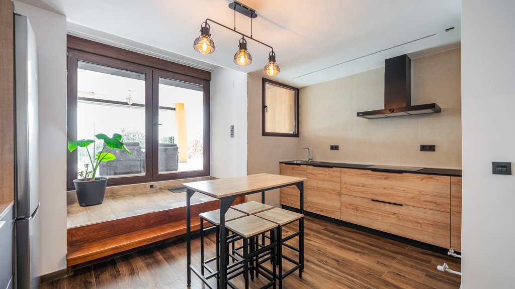Villetta a schiera a Coslada, Madrid, Spagna 6 camere da letto, 319 mq. N° 96814