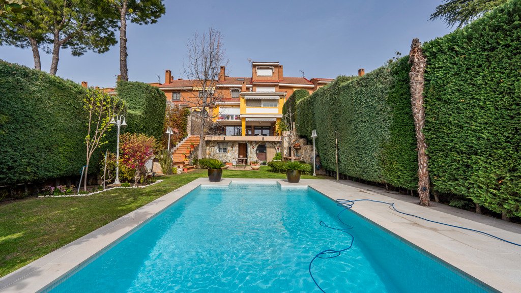 Villetta a schiera a Coslada, Madrid, Spagna 6 camere da letto, 319 mq. N° 96814