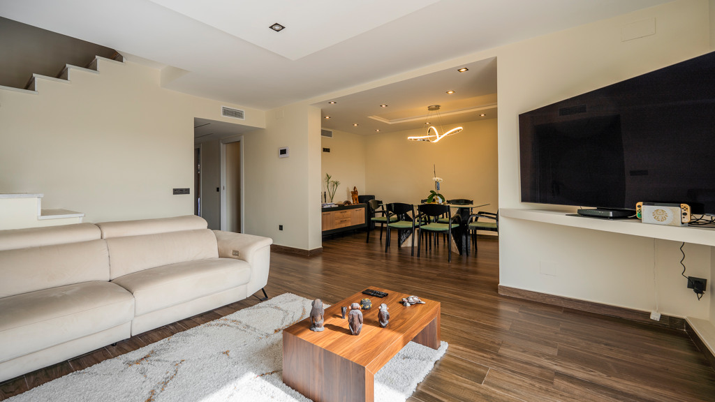 Villetta a schiera a Coslada, Madrid, Spagna 6 camere da letto, 319 mq. N° 96814
