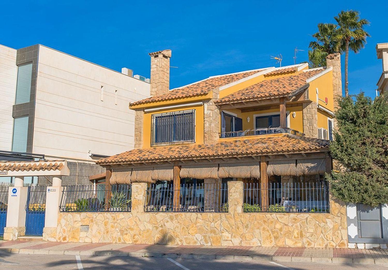 Villa à Santa Pola, Alicante, Espagne 7 chambres, 200 m2 No. 196313