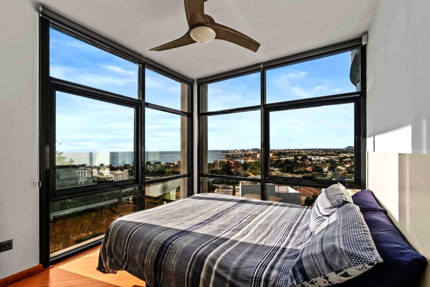 Villa à El Campello, Alicante, Espagne 4 chambres, 452 m2 No. 196311
