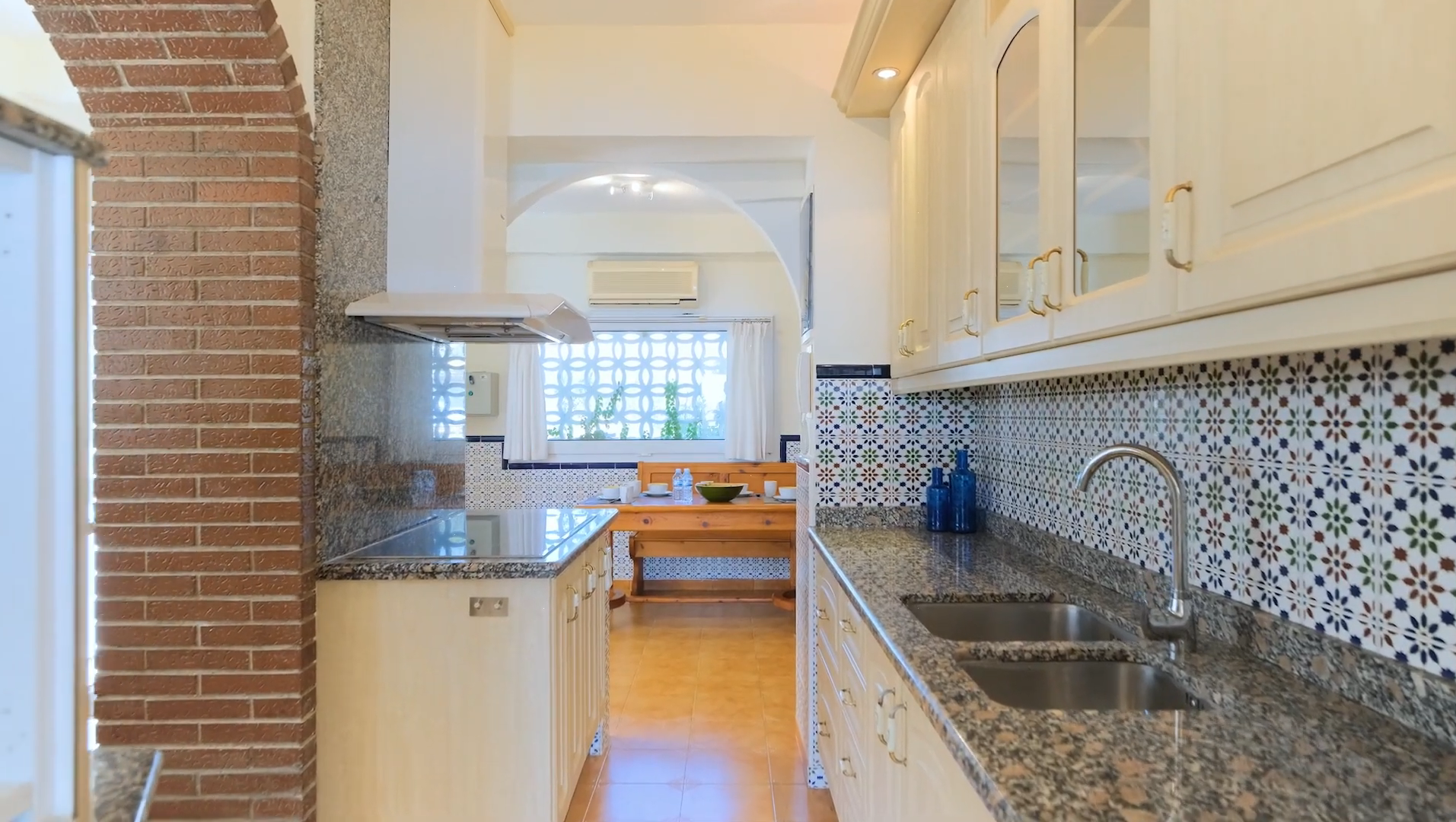 Villa à El Campello, Alicante, Espagne 4 chambres, 345 m2 No. 196314