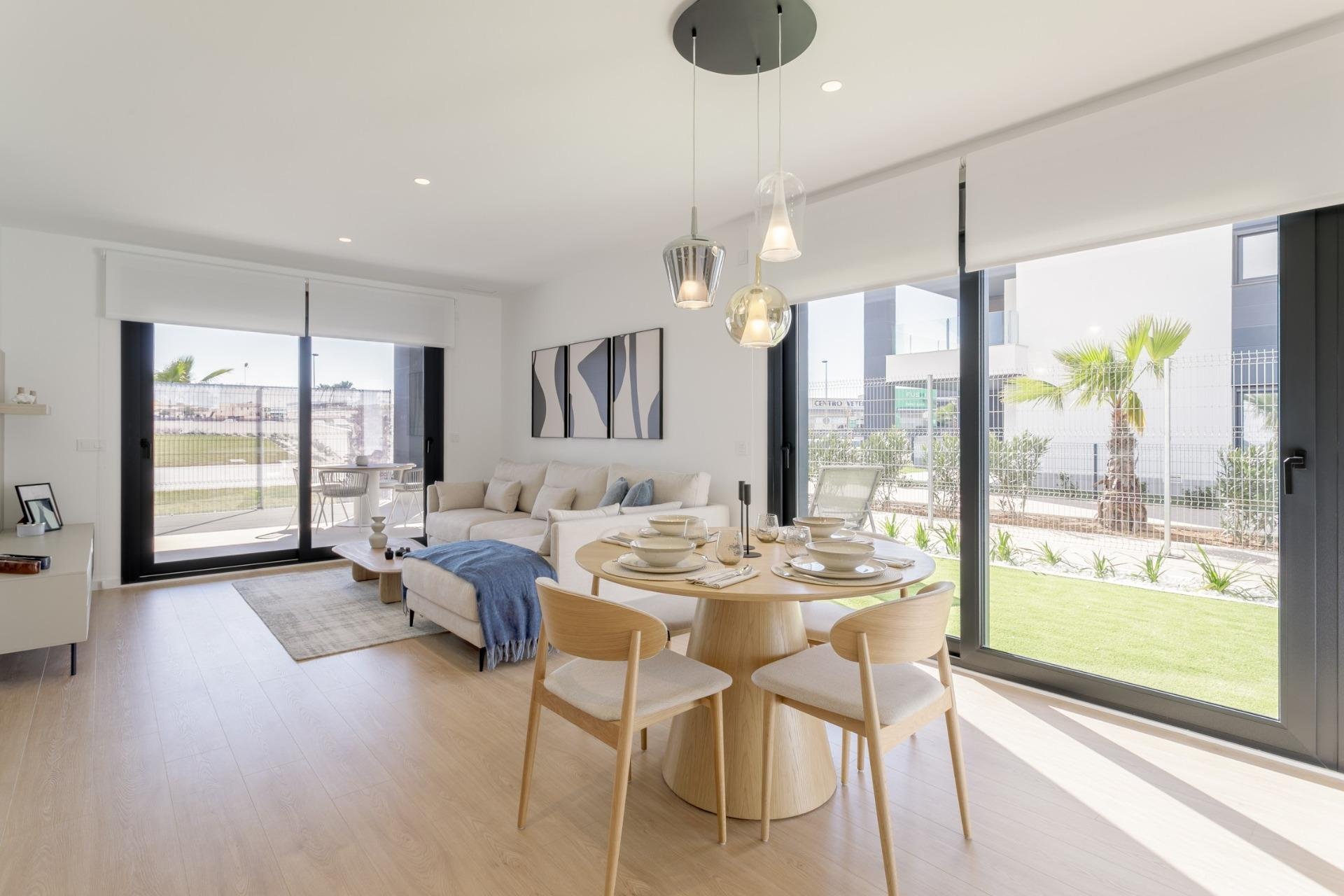 Appartamento a Torrevieja, Alicante, Spagna 2 camere da letto, 65 mq. N° 98327