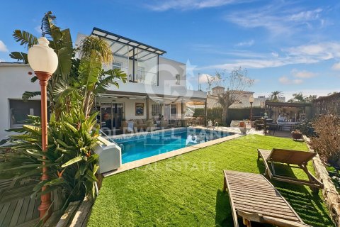 Huvila Empuriabrava, Girona, Espanja 4 makuuhuonetta, 288 m2 No. 159634
