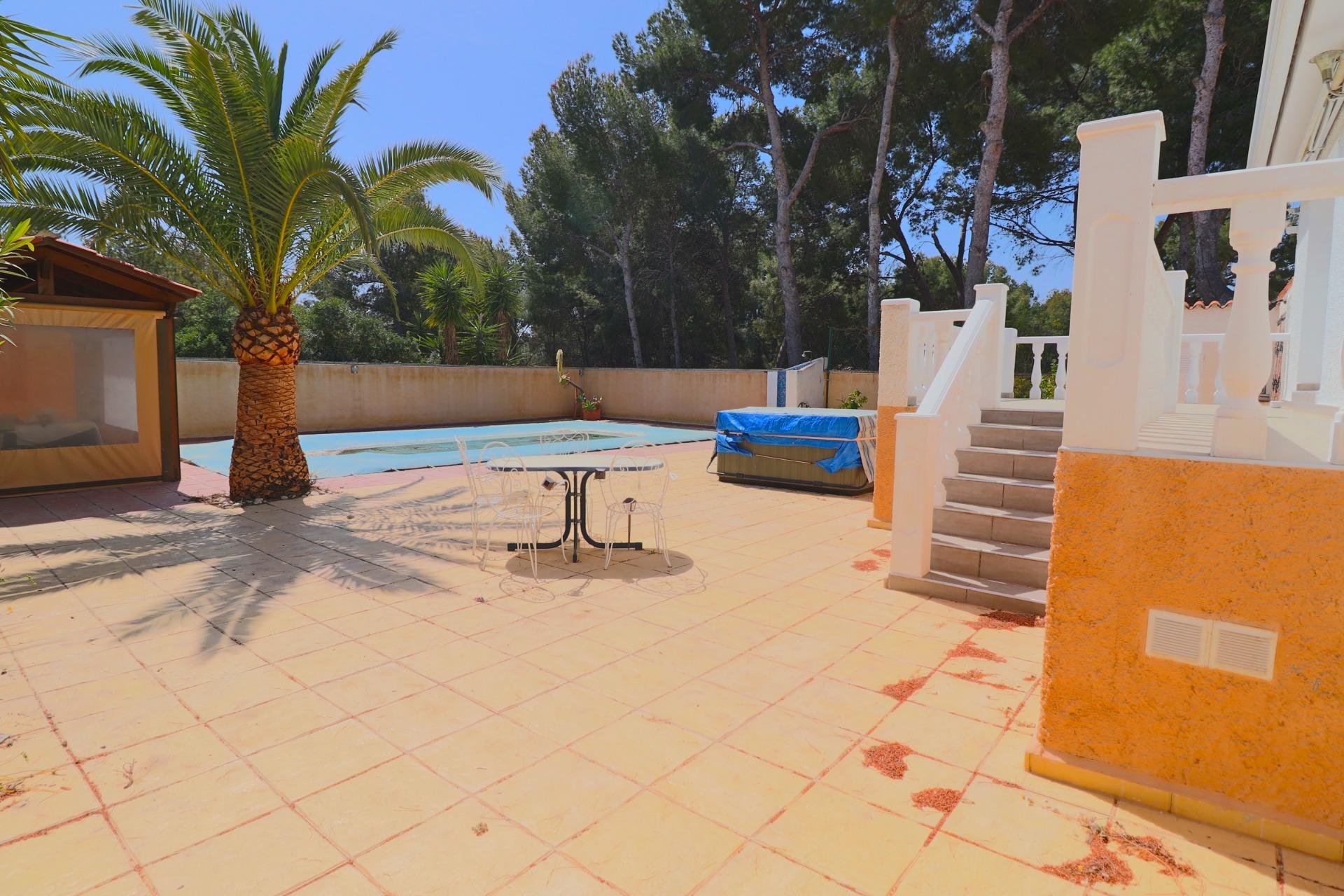 Villa i La Nucia, Alicante, Spanien 4 sovrum, 215 kvm. Nr. 196710
