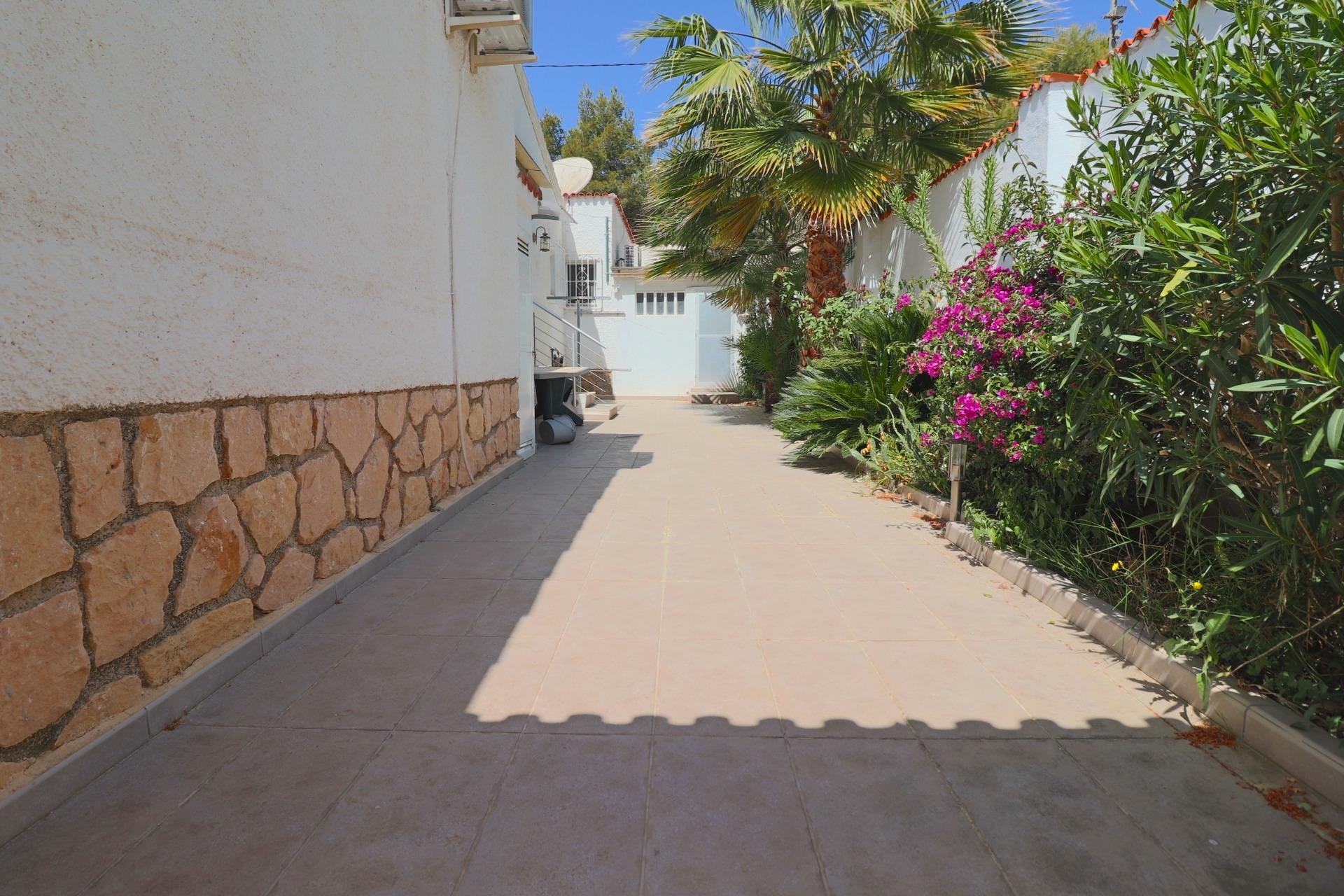 Villa i La Nucia, Alicante, Spanien 4 sovrum, 215 kvm. Nr. 196710