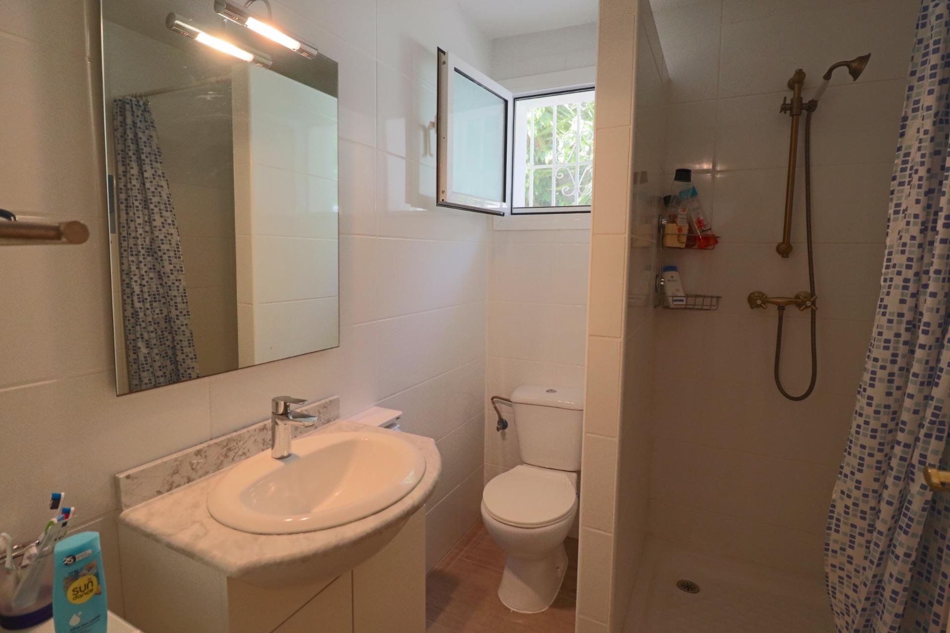 Villa i La Nucia, Alicante, Spanien 4 sovrum, 215 kvm. Nr. 196710