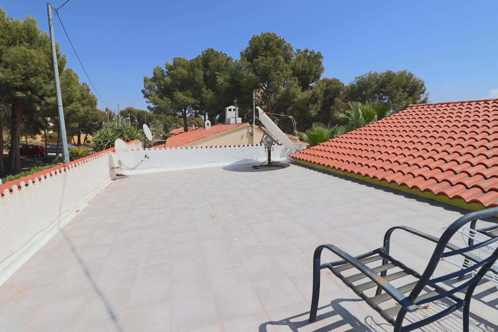 Villa i La Nucia, Alicante, Spanien 4 sovrum, 215 kvm. Nr. 196710