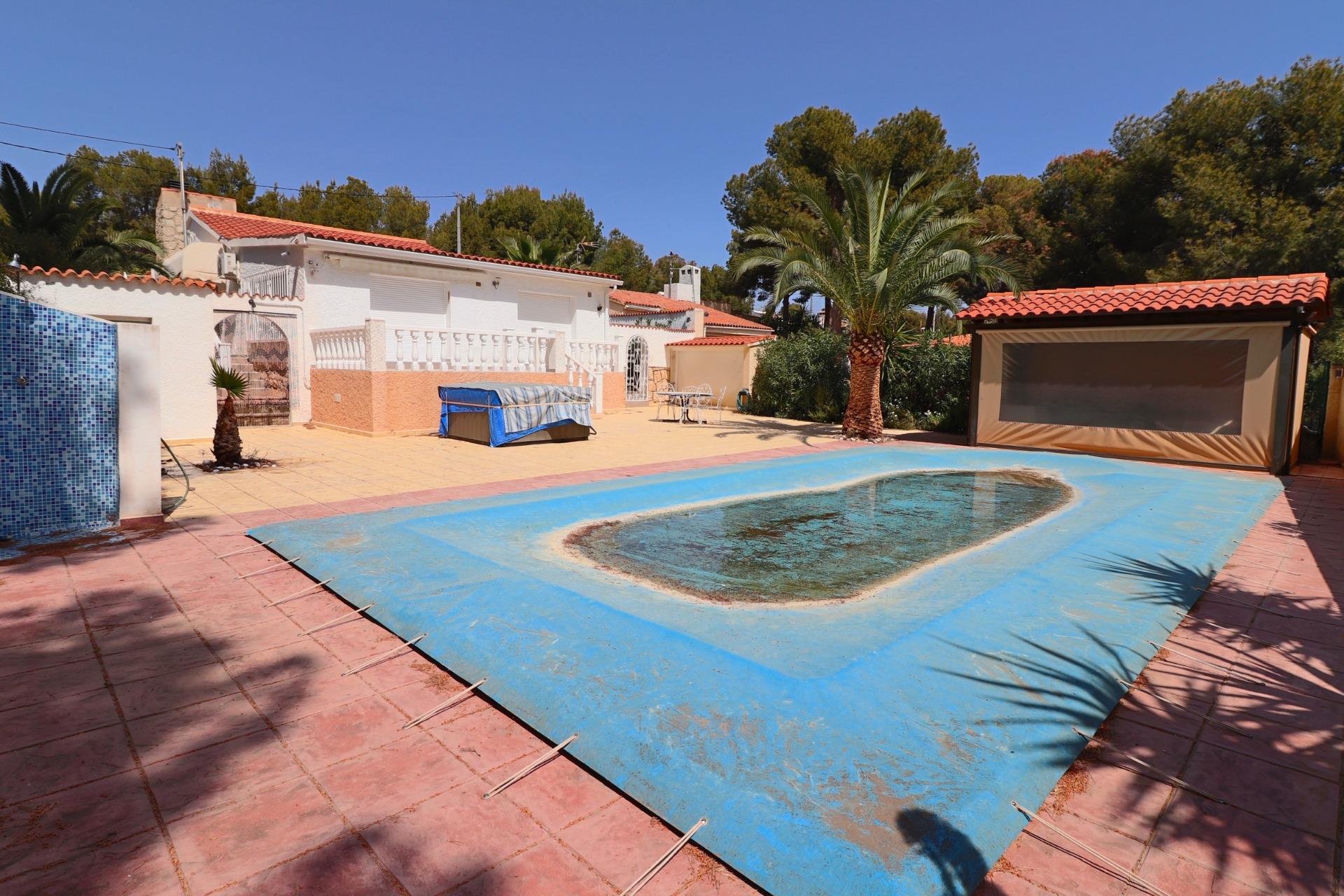 Villa i La Nucia, Alicante, Spanien 4 sovrum, 215 kvm. Nr. 196710