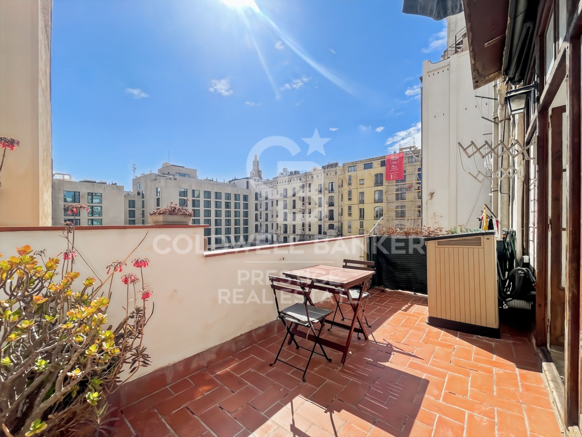 Takvåning i Barcelona, Spanien 5 sovrum, 120 kvm. Nr. 156665