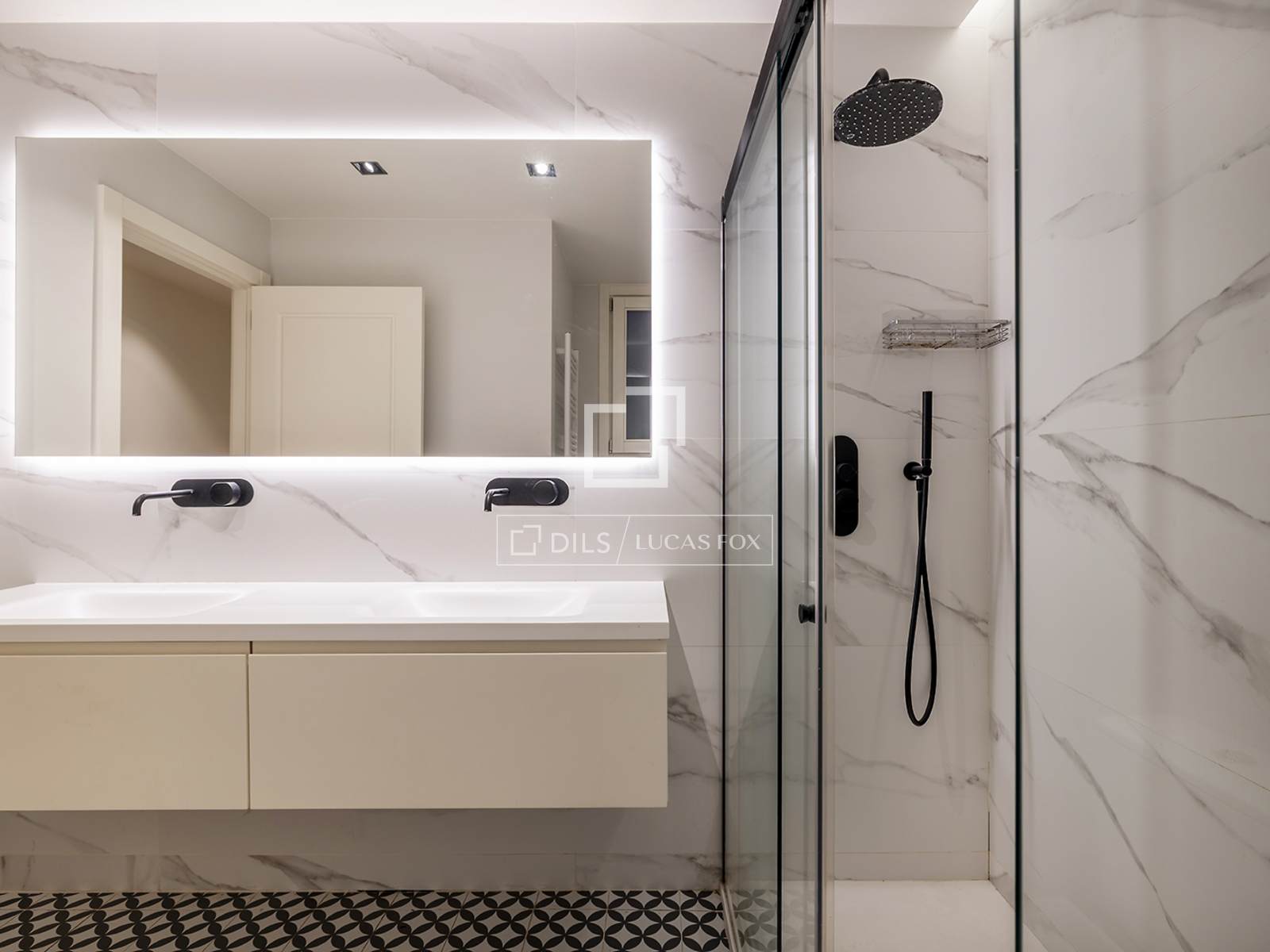 Huoneisto Barcelona, Espanja 3 makuuhuonetta, 137 m2 No. 150271