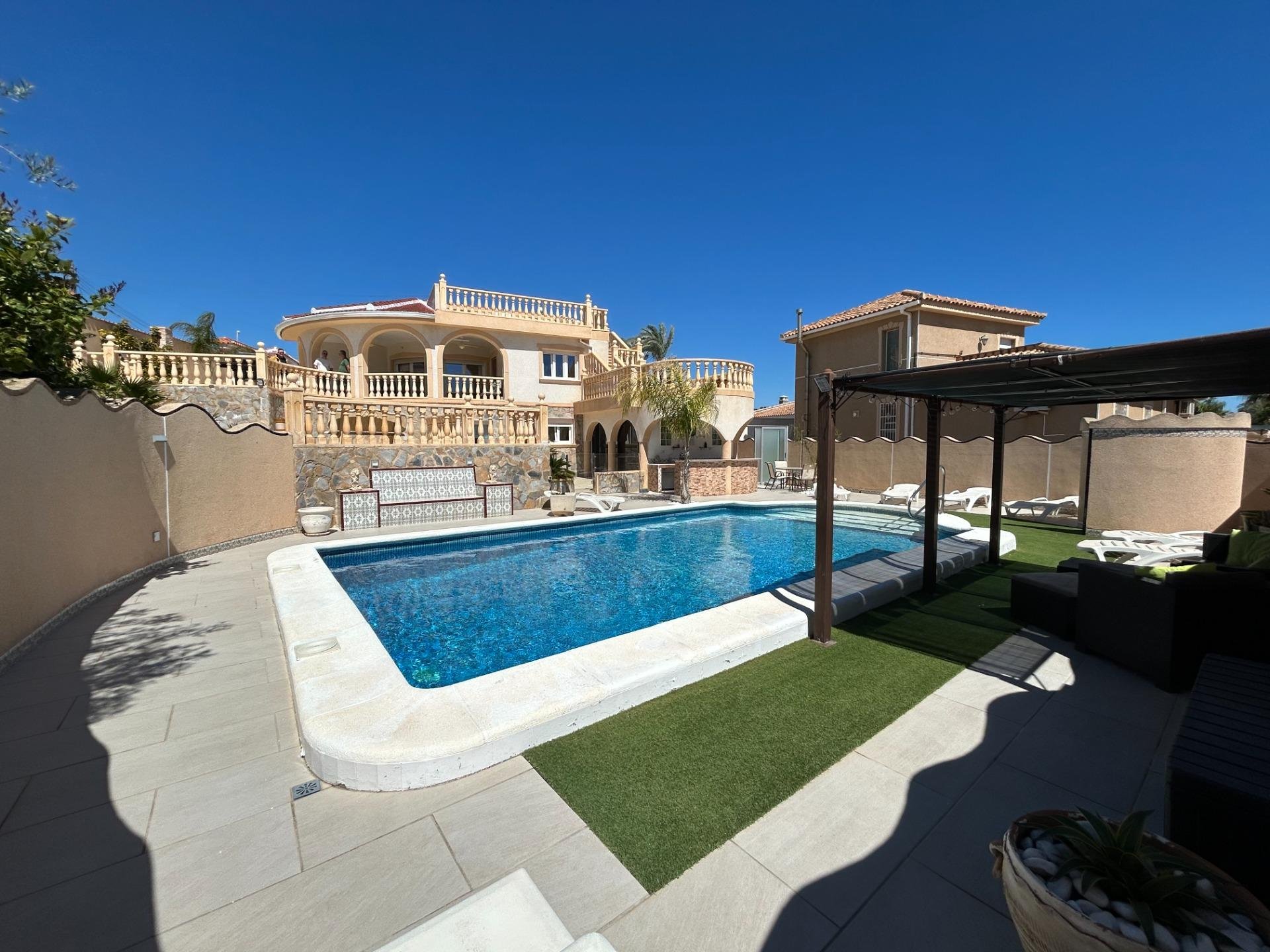Huvila Ciudad Quesada, Alicante, Espanja 5 makuuhuonetta, 246 m2 No. 195994