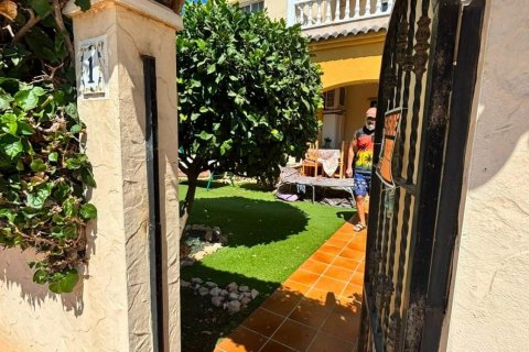 Villa a Cabo Roig, Alicante, Spagna 2 camere da letto, 68 mq. N° 195988