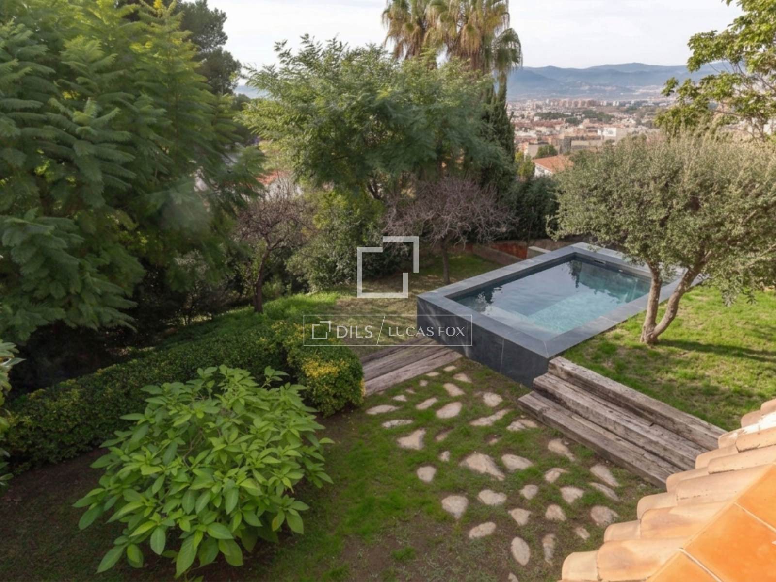 Villa en Sant Just Desvern, Barcelona, España 6 dormitorios, 240 m2 No. 150425