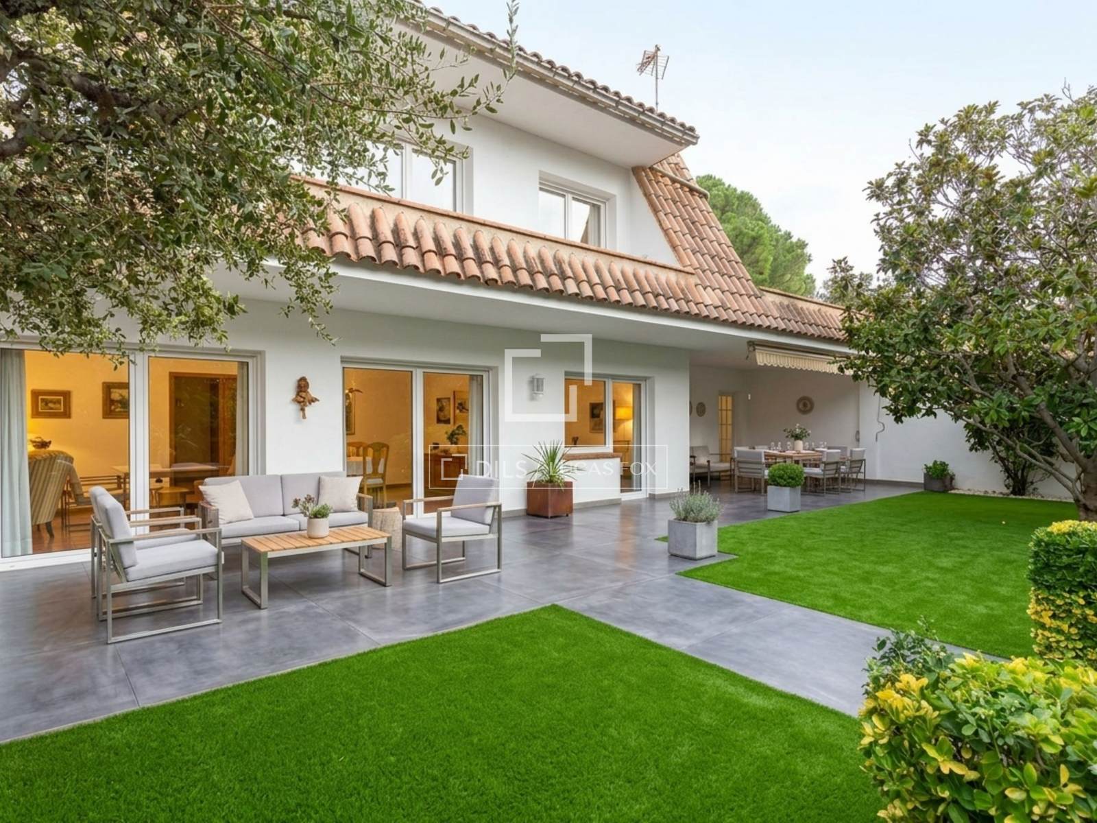 Villa en Sant Just Desvern, Barcelona, España 6 dormitorios, 240 m2 No. 150425
