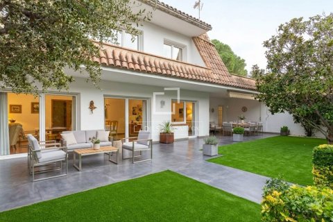 Villa a Sant Just Desvern, Barcelona, Spagna 6 camere da letto, 240 mq. N° 150425