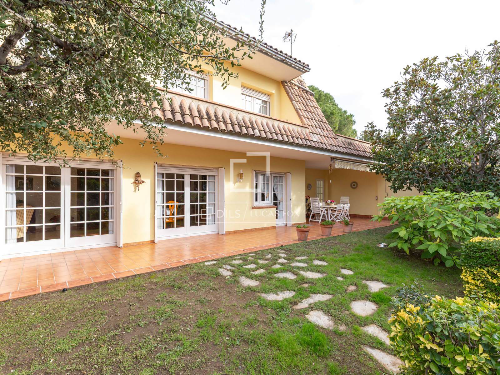 Villa en Sant Just Desvern, Barcelona, España 6 dormitorios, 240 m2 No. 150425