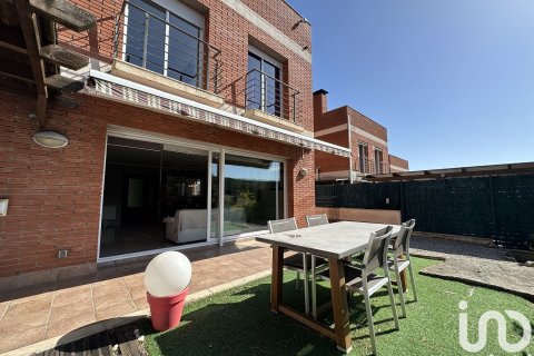 Talo Sant Andreu de Llavaneres, Barcelona, Espanja 4 makuuhuonetta, 372 m2 No. 153638