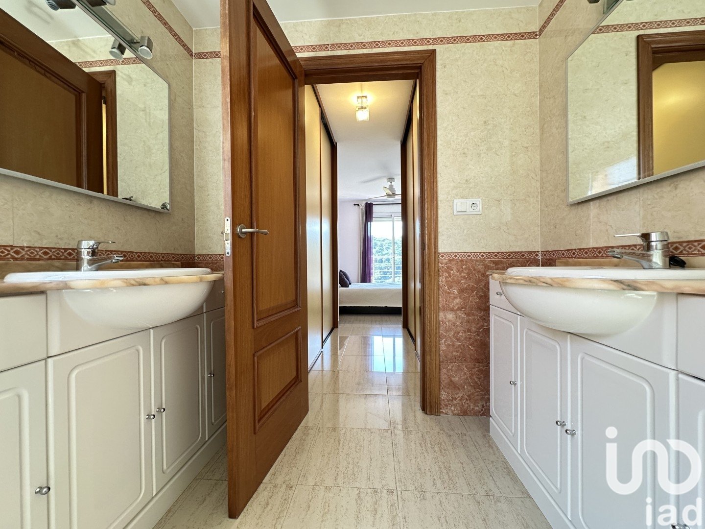 Дом в Сан-Андреу-де-Льяванерес, Барселона, Испания 4 спальни, 372м2 №153638