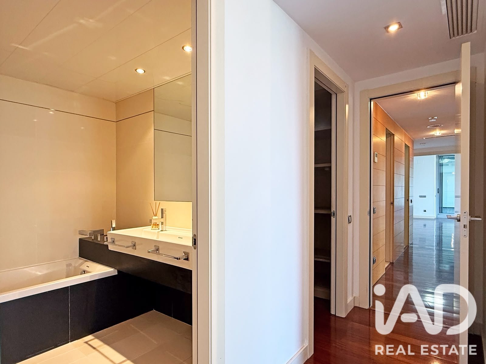 Apartment à Barcelona, Espagne 4 chambres, 170 m2 No. 196577