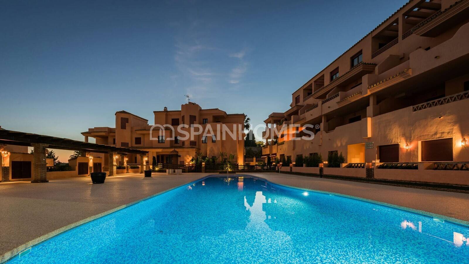 Apartamento en Benahavís, Málaga, España 2 dormitorios, 79 m2 No. 196488
