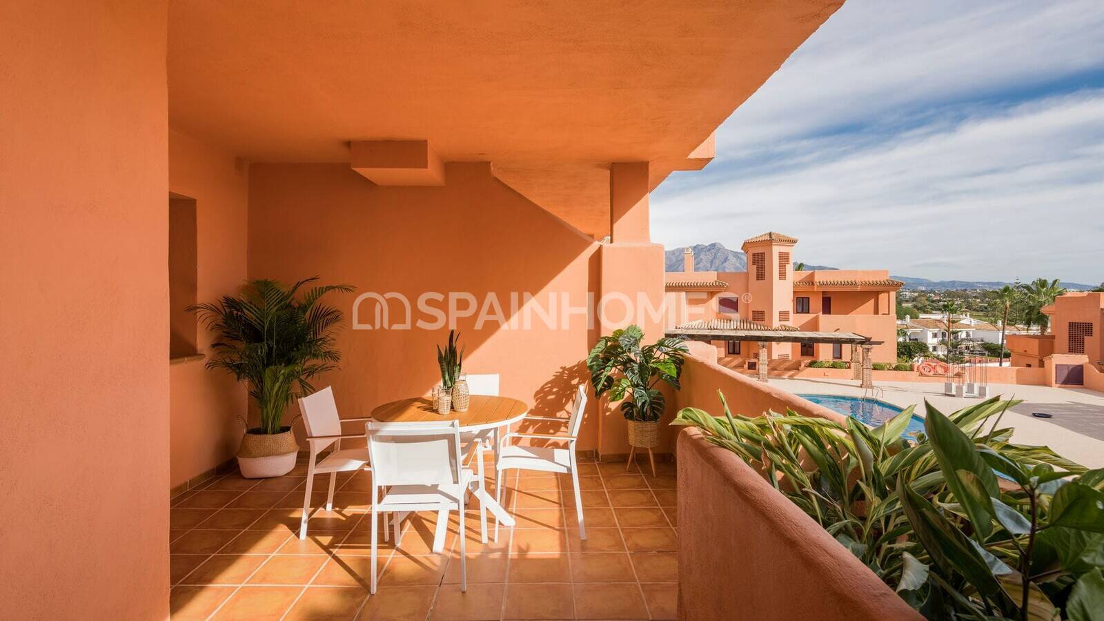 Apartamento en Benahavís, Málaga, España 2 dormitorios, 79 m2 No. 196488